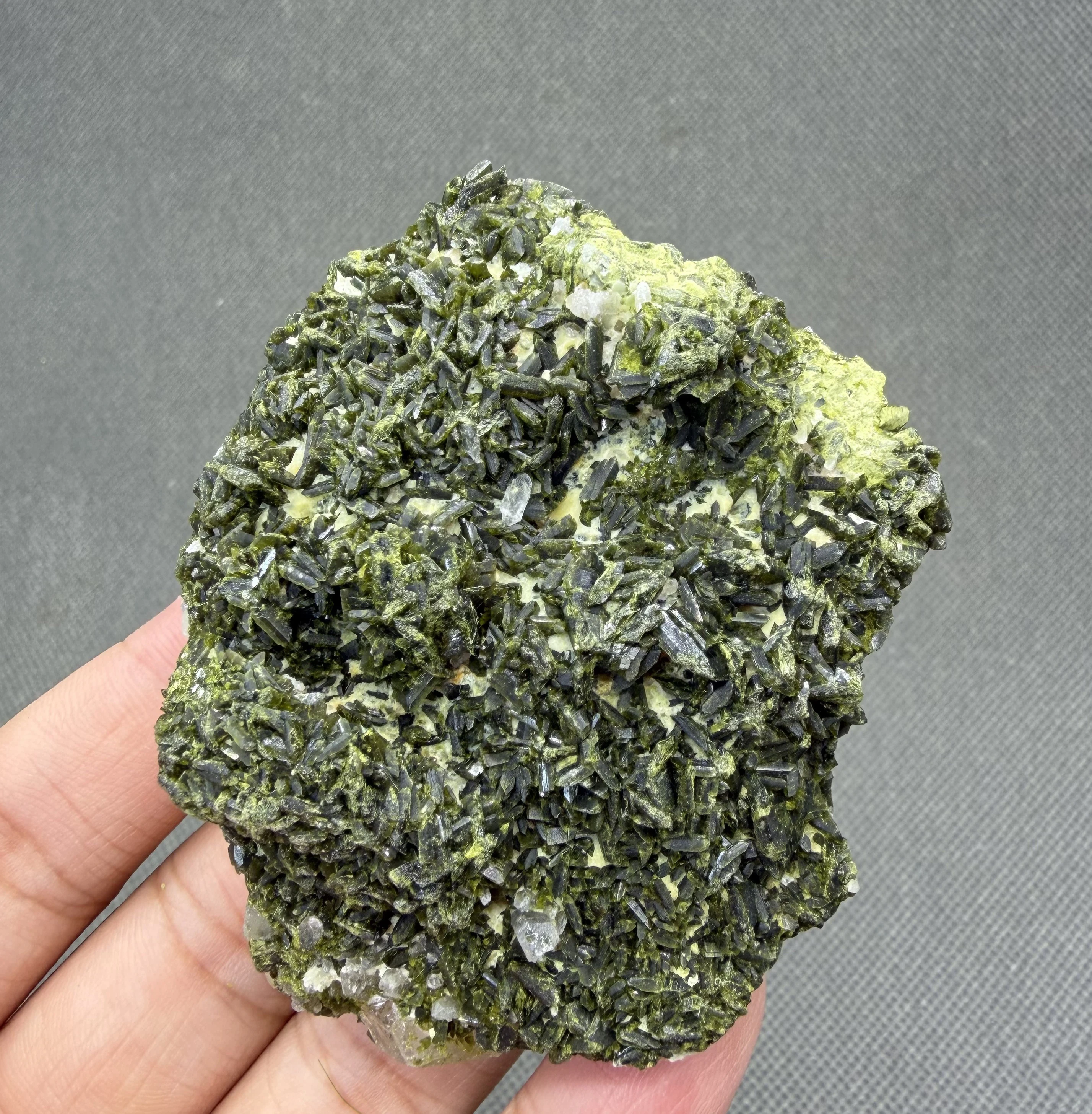186 g Natural Epidote and Crystal Symbiotic Mineral Specimens + Healing Quartz Crystals and Stones Rock Gemstone