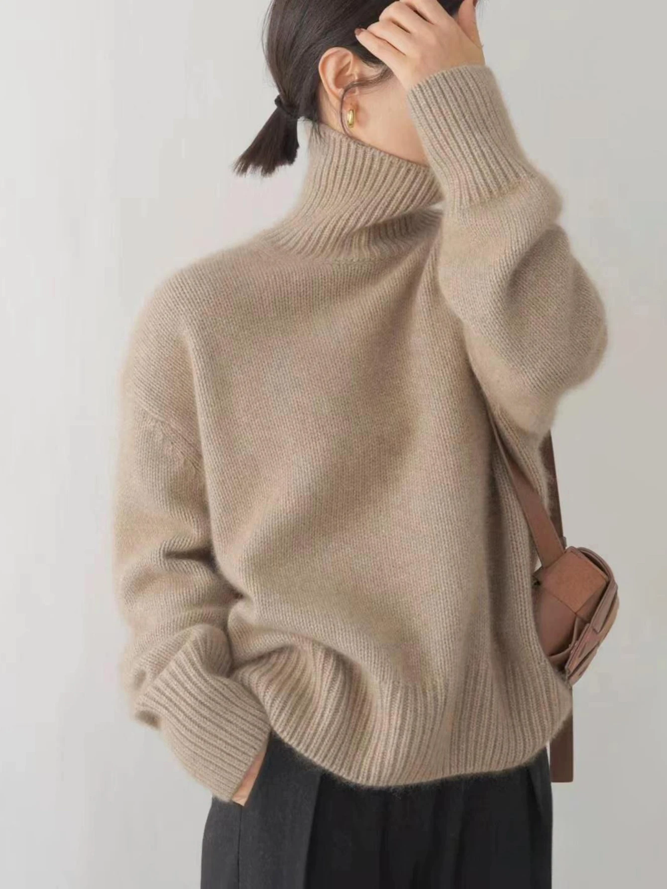 

Женский свитер с длинным рукавом и высоким воротом, осенне-зимний модный удобный однотонный свитер с v-образным вырезом, повседневная одежда, стиль для взрослых