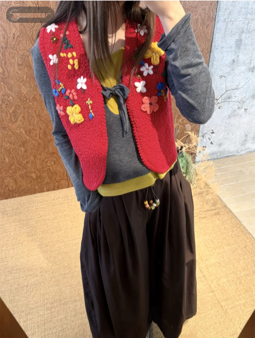 High-End European Spring Summer Design Loose Handmade Embroidery Sleeveless Knitted Open Cardigan Vest Outerwear Top for Women