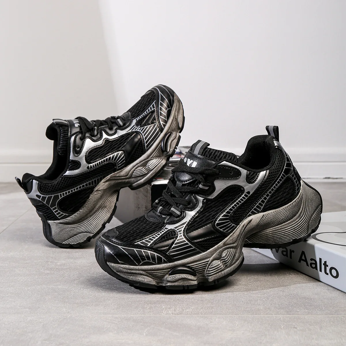 أحذية رياضية كاجوال عالية الجودة للرجال أحذية رياضية غير رسمية بنمط قذر جديد ونعل سميك ومتعددة الاستخدامات ومضادة للانزلاق