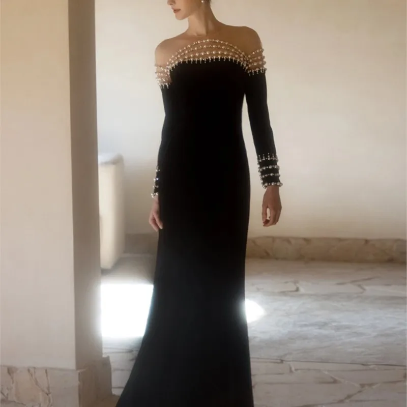 

Hepburn style black new light luxury niche long-sleeved pearl one-shoulder fishtail performance dress