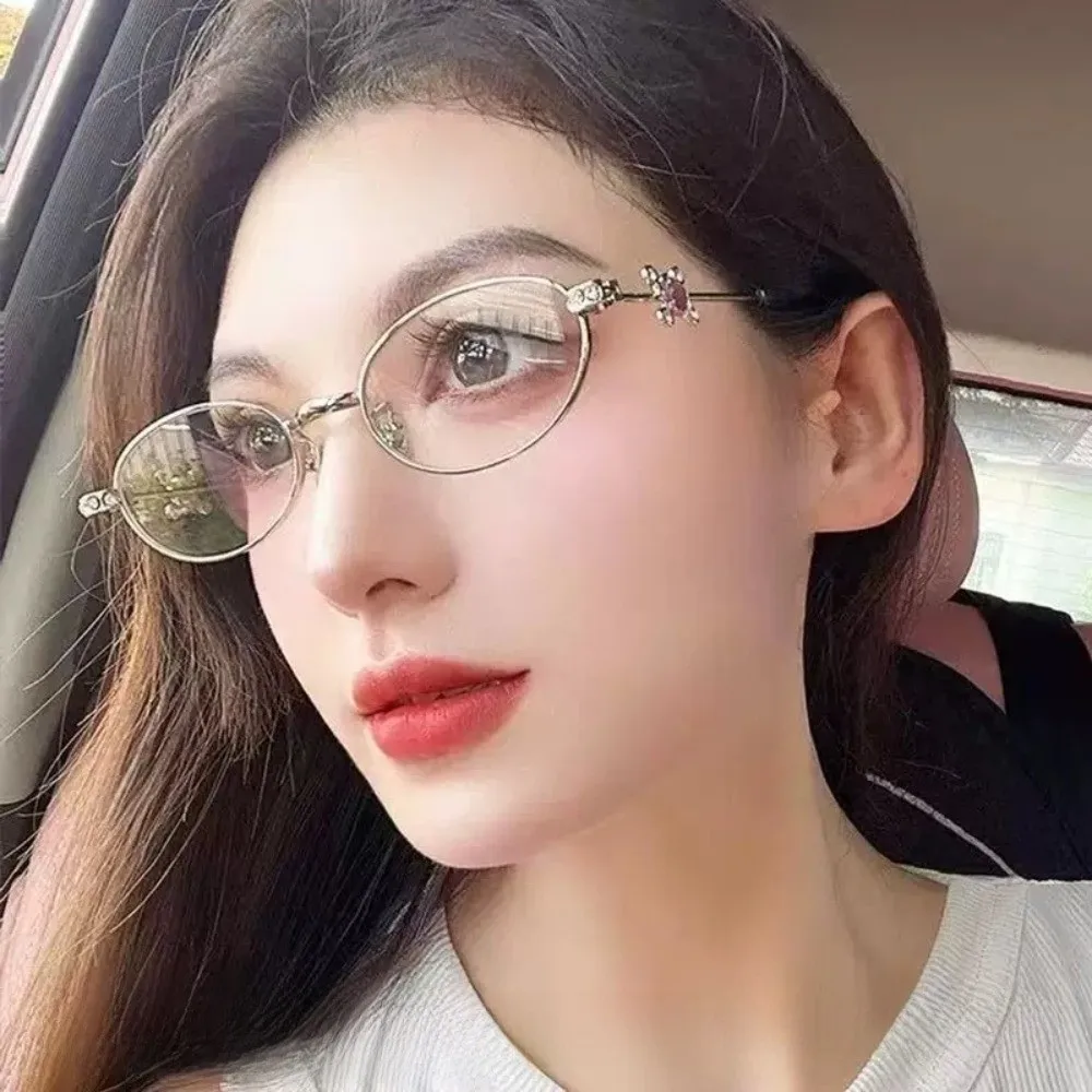 نظارات شمسية بسيطة من حجر الراين اللامع صغيرة Y2k بيضاوية للنساء بإطار معدني Steampunk نظارات مضادة للضوء الأزرق للجنسين