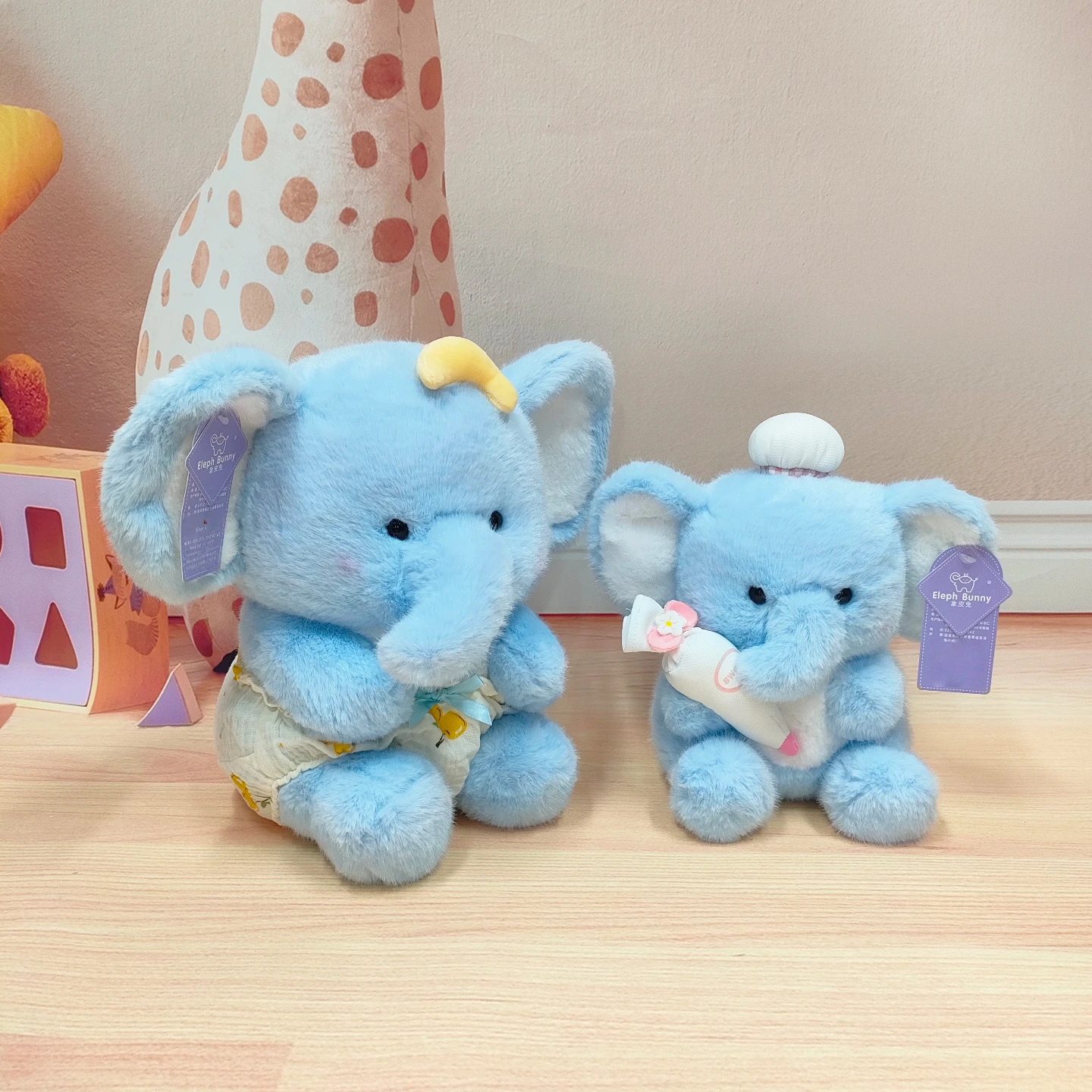 

Мягкие плюшевые игрушки для детей: успокаивающие куклы-жирафы и версия с подгузником, слонёнок Джиджи.