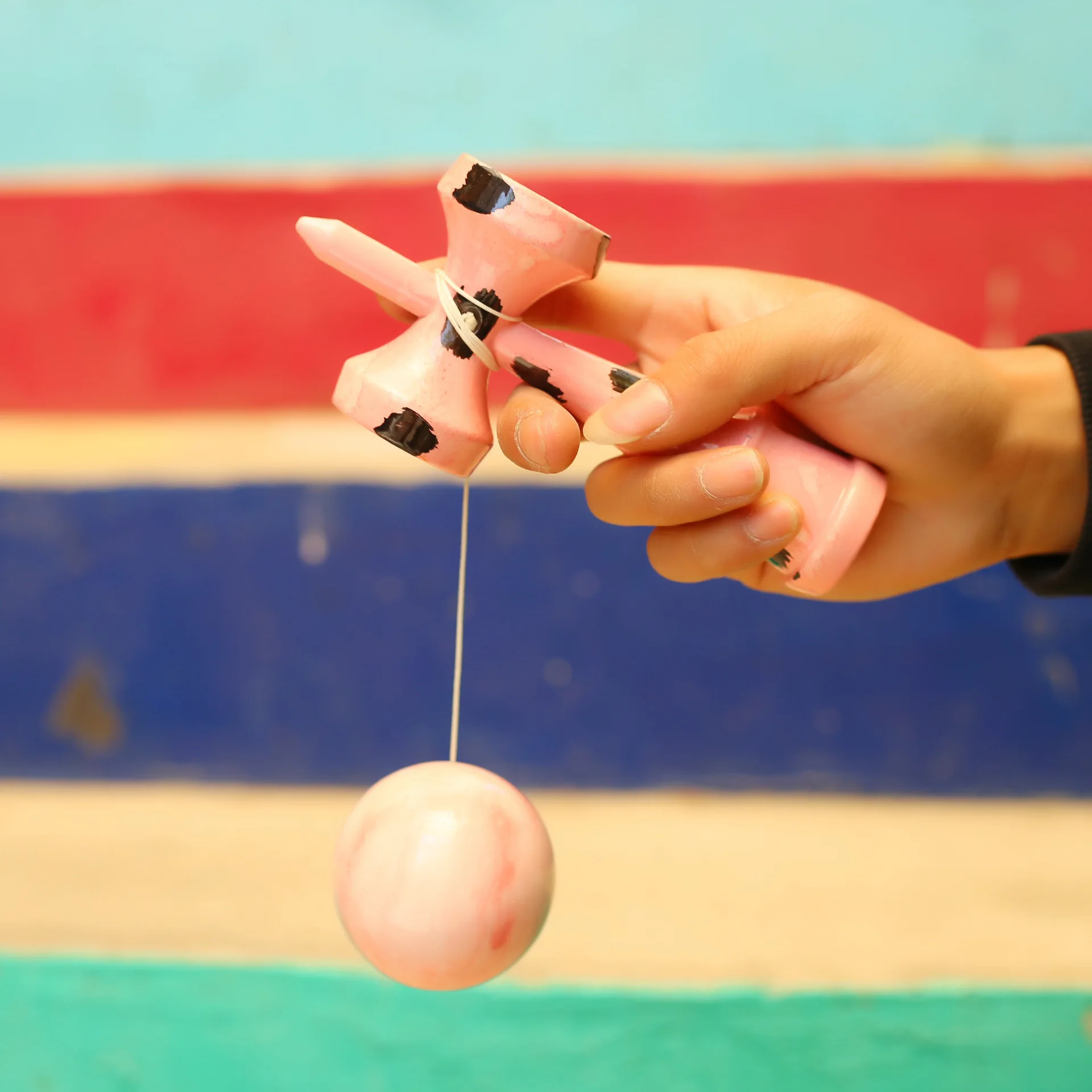 Różowa Graffiti Trick Ball Drewniana Kendama Piłka Fitness Trening Koordynacji Oko-Ręka Dzieci Tradycyjna Gra Zabawa Łapanie Piłki Zabawka