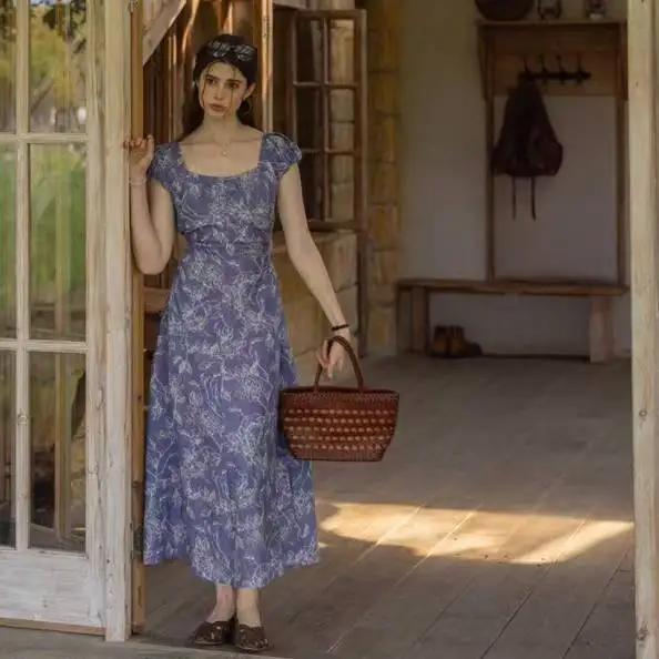ชุดเดรสประเทศฝรั่งเศส - ชุดเดรสลายดอกไม้คอเหลี่ยม Smocked Back, ชุดเดรสชาวินเทจสีม่วงสําหรับผู้หญิง f176