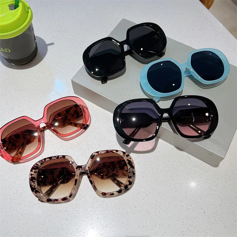 Luxury Brand Designer Big Frame Sunglasses Women Vintage Fashion Round Sun Glasses Trending Punk Oversized Elegant Shades UV400