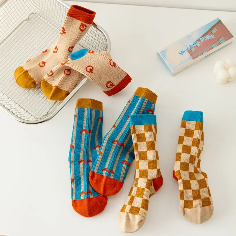 Vintage karierte gestreifte Kinder-Crew-Socken, weiche, atmungsaktive Baumwolle, Retro-geometrische Socken für Jungen und Mädchen, Alltagssocken für die Schule und Freizeit