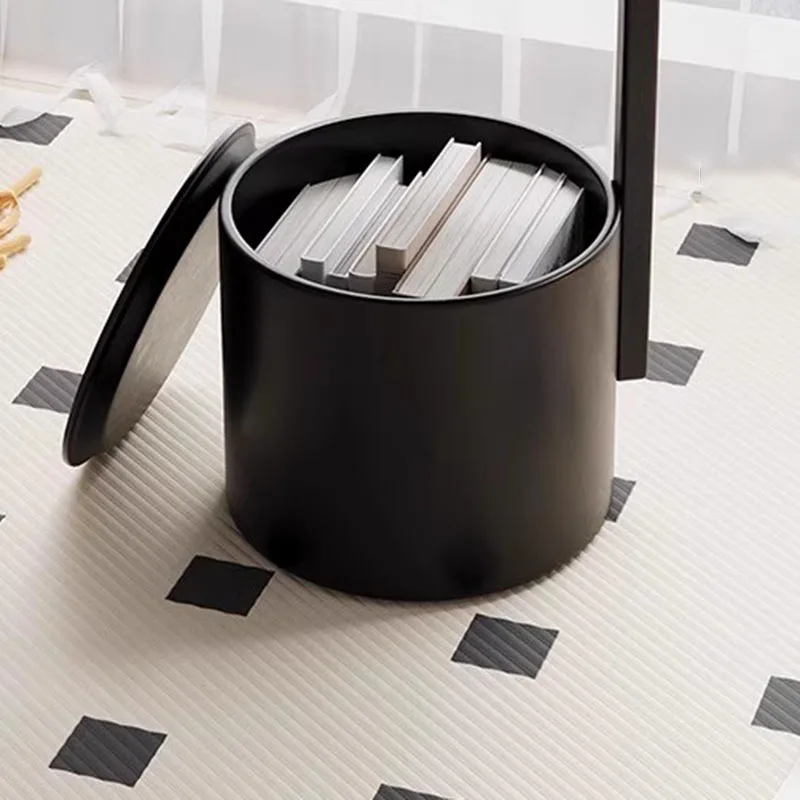 # Metalowy stolik boczny do przechowywania, prosty, minimalistyczny, na książki, albumy ze zdjęciami, designerski, niski, postmodernistyczny mebel.