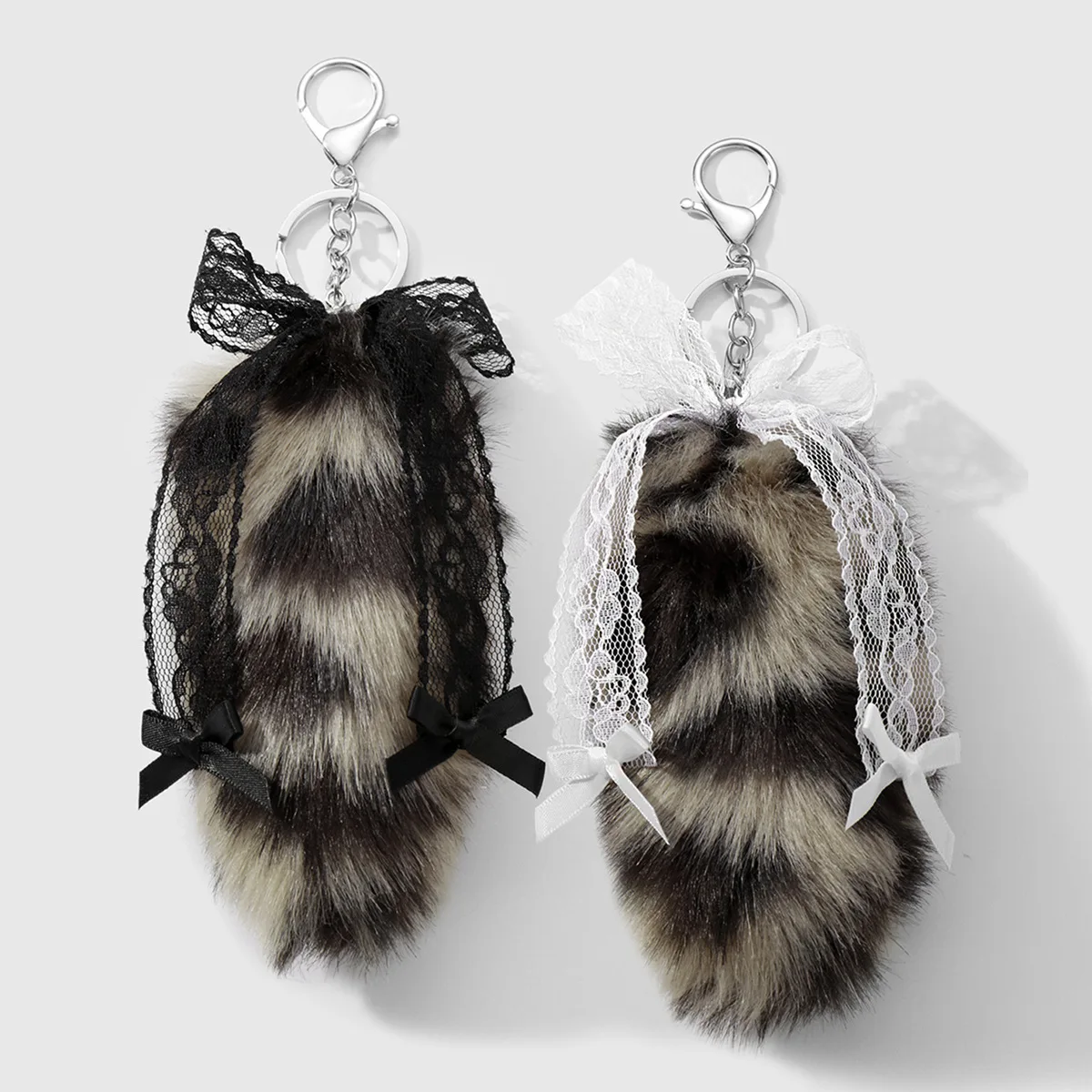 1pc Y2K-Style Sweet-Yet-Edgy Retro Keychain/Bag Charm Featuring a Multi-Colored Leopard-Print Plush Tail, a Bow, and a Star.