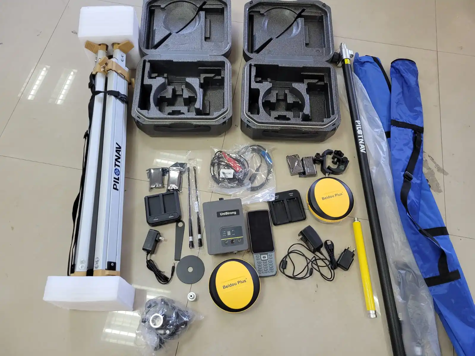 Hot Sale Unistrong G970ii Pro ，Base and Rover, Low Price High Accuracy  Differential GPS GNSS RTK for Land Survey