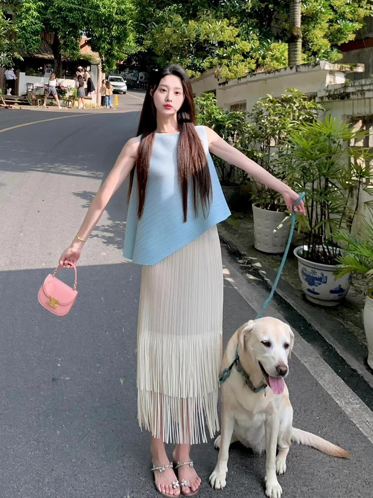 

Однотонный женский костюм с высокой талией, лето 2026: элегантный топ и плиссированная юбка с бахромой, прямой крой, полиэстер, для офиса