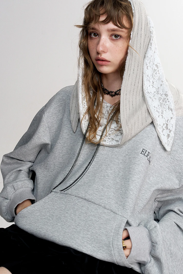 ELFSACK Women's Casual Off Shoulder Sweatshirt with Patterned Collar, Loose Long Sleeve Pullover for Everyday, Chic Gray Top