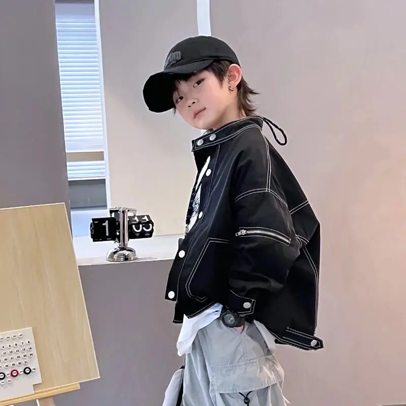 سترة للأولاد بتصميم خيط لامع ملابس ربيعية وخريفية وسيم 2025 سترة جديدة للأطفال بياقة واقفة