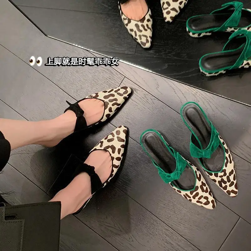 Sepatu Muller rambut kuda cetak macan tutul, sepatu wanita seksi untuk pakaian musim panas, sepatu setengah sandal gaya Prancis pita warna yang cocok