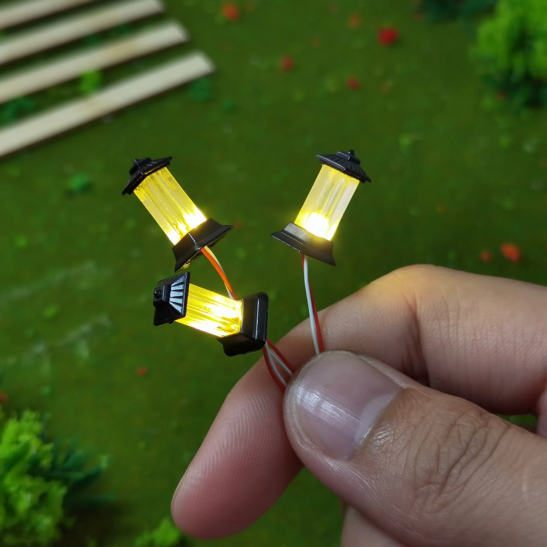 5er-Set Modellbausätze für Rasenlampen im Maßstab 1:87 (HO-Skala), 3V LED-Straßenlaternen-Modell für Parkgebäude, Grasland, Laternenpfahl, Diorama-Zubehör – Detail 4