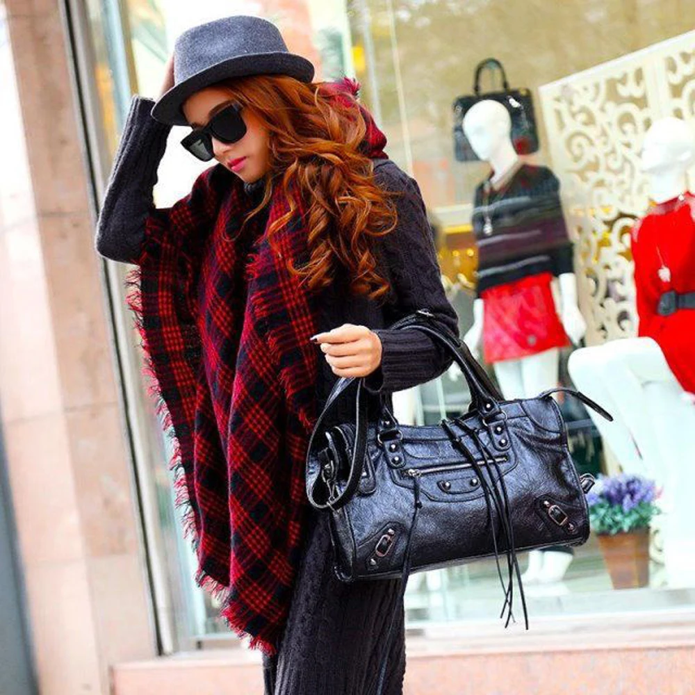 

SHELKSBAG Городская модная женская сумка-кроссбоди с заклепками, цепочками и бахромой, водонепроницаемая, портативная, из ПУ, на плечо, в форме подушки, женская сумка