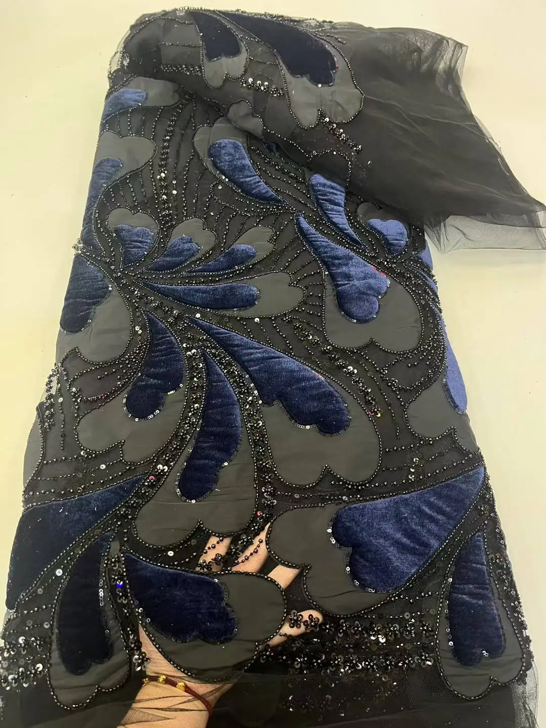 

2025 Latest Luxury Elegant Embroidery Heavy quilted Groom Lace Fabric African Tulle Sequins Lace Fabric For Wedding Party Long D