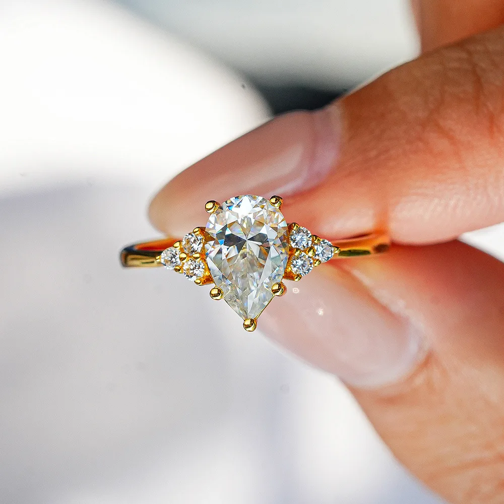 Lumira 18K Gold Waterdrop 1.5 Carat Moissanite Ring, Luxurious Pear-Shaped Halo Diamond Engagement Rings Charm Jewelry