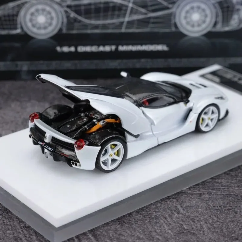 Street Buster 1/64 LaFerrari F150 White APAxpo Alloy Motor Vehicle Diecast Models Car Toys Collection Boy's Christmas Gifts