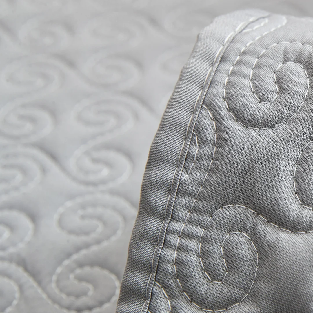 1pc Geometric Circle Quilted Non-Slip Sofa Cover - Solid Color Couch Protector for All Seasons Universal Fit Couch Seat Pad