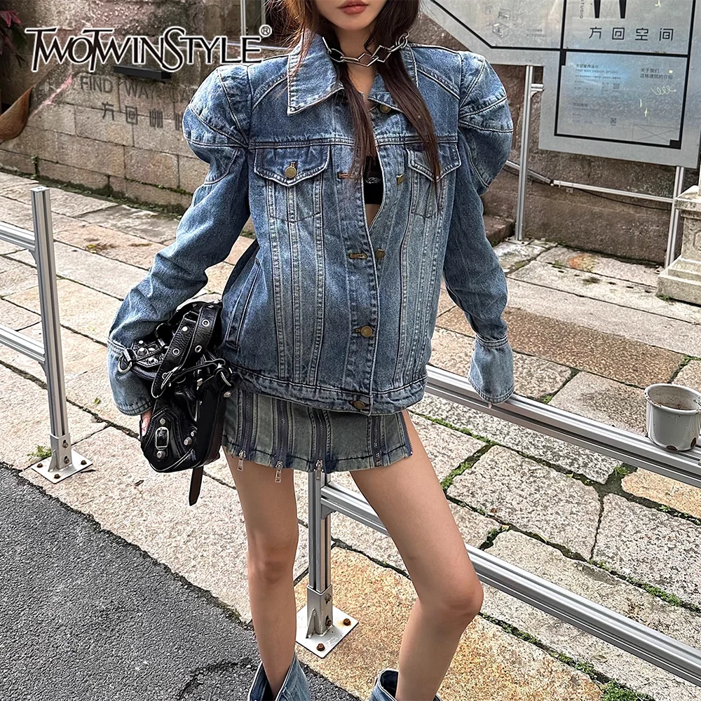 

TWOTWINSTYLE синяя куртка нестандартной формы с карманами, женские свободные куртки с лацканами и длинными рукавами в американском стиле ретро, осенняя мода