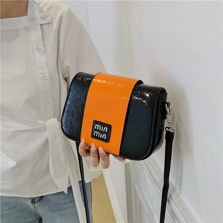 

2025 Новинка! Модная квадратная сумка через плечо на цепочке, минималистичная портативная сумка для женщин, модный пригородный стиль