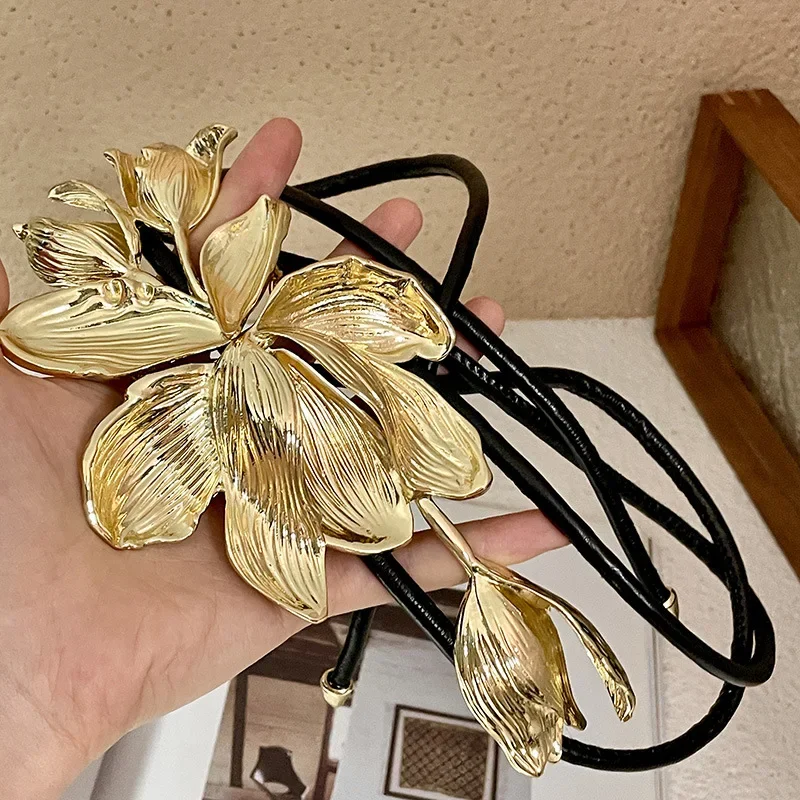 Stylish vintage goldcolor tulip flower belt Women\'s personality exaggerated black leather rope skirt pants decorated waist chain