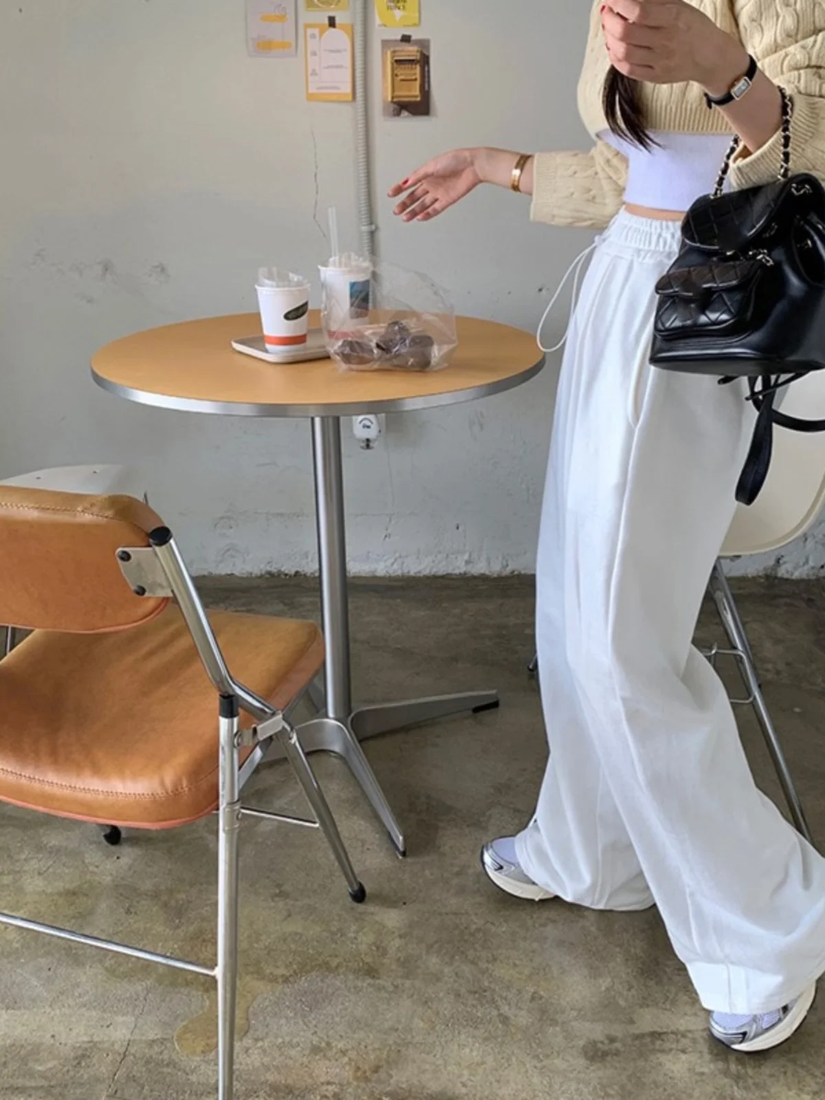 Koreańskie szerokie spodnie sportowe typu sweatpants damskie, codzienne spodnie białe, modne, wyszczuplające, na wiosnę 2025, z wysokim stanem, długie.