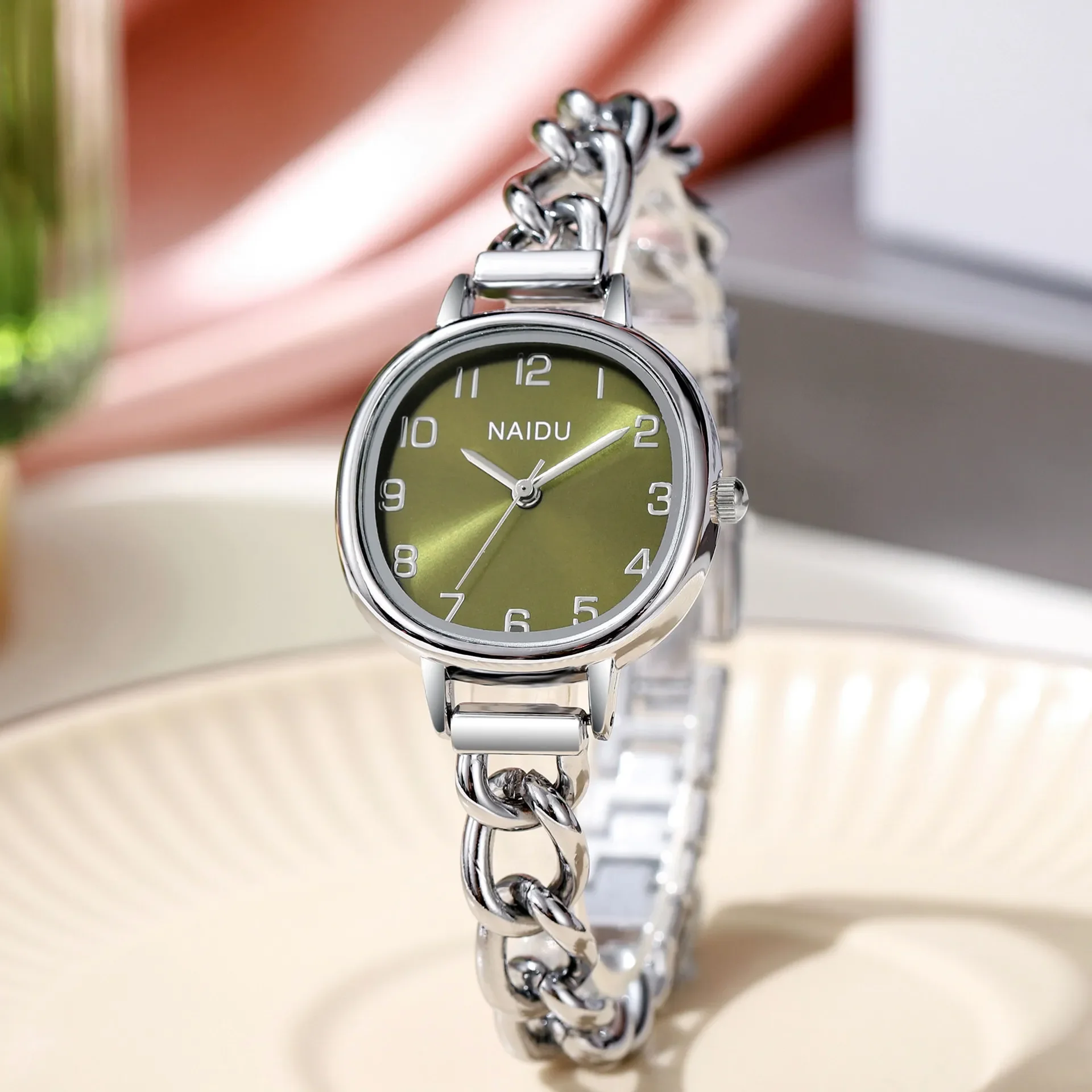

Elegant women's watch, new 2026 model, exquisite and compact dial, high-value, simple and sophisticated women's watch.