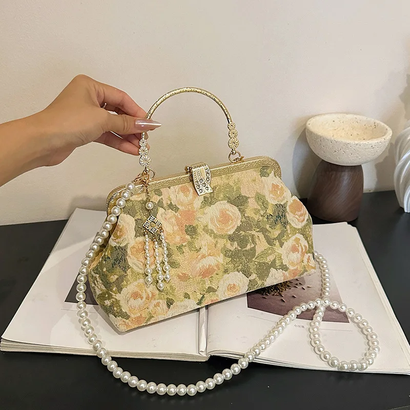 Pearl Embroidery Fashion Handbag Detachable Pearl Chain Shoulder Strap Cheongsam Banquet Shell Clip Bag Crossbody Bag