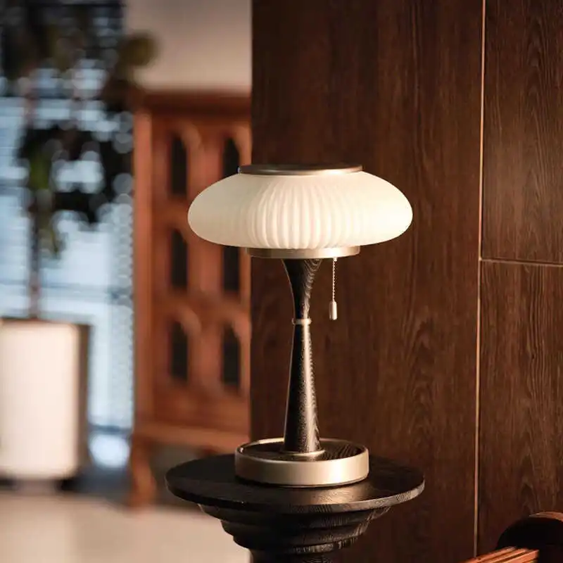 New solid wood table lamp, living room American retro high-end ornament, bedroom bedside table medieval atmosphere