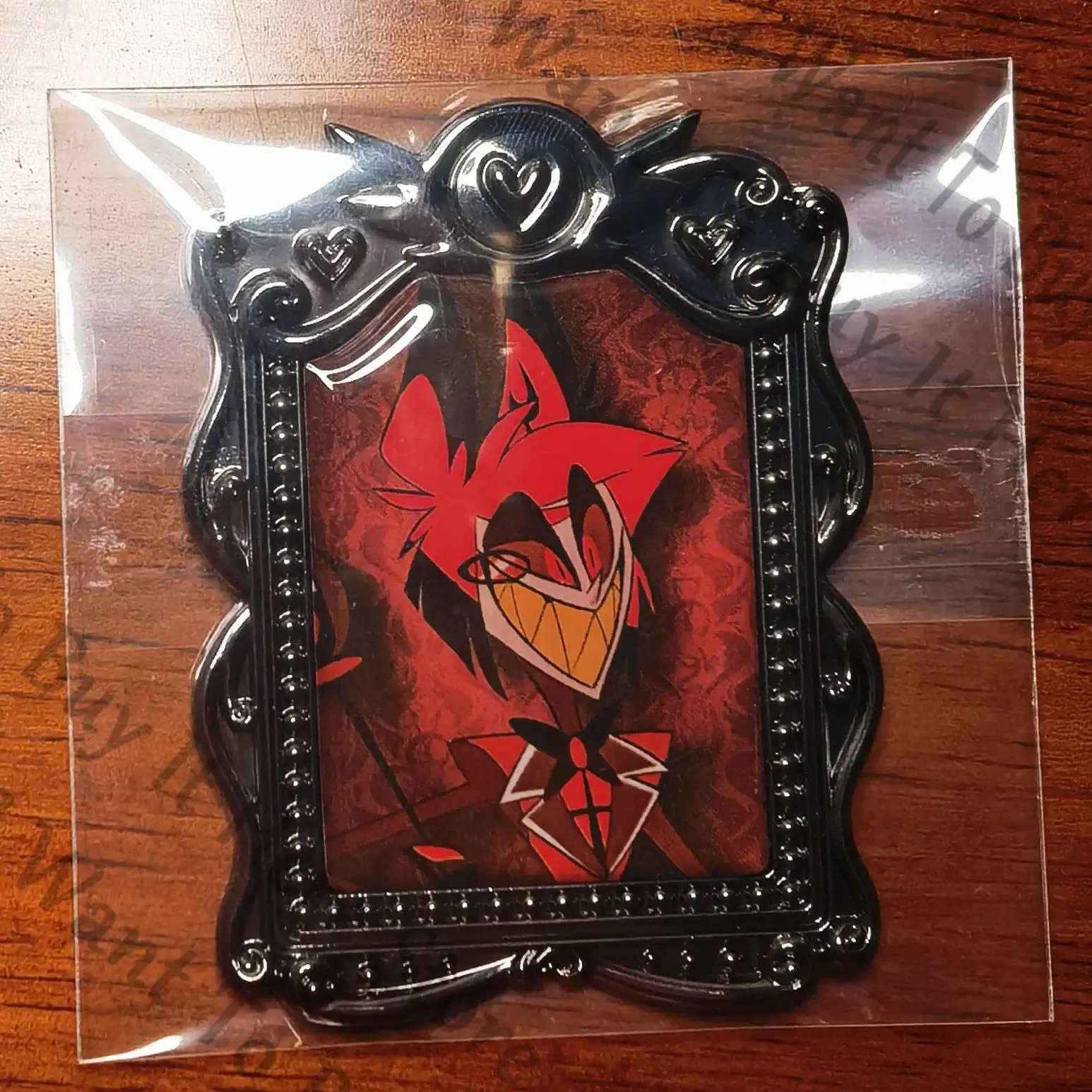 

Оригинальная металлическая фигурка-стенд Аластора из аниме Hazbin Hotel, аксессуар для игральных карт, подарок