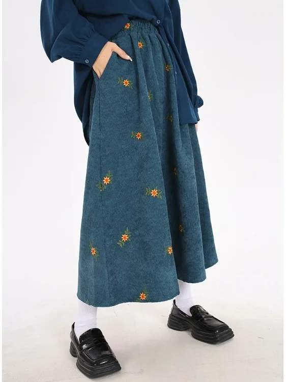 Lente 2026 Bloemenborduurwerk Corduroy A-lijn Midi Rok Plus Size Dames Elastische Taille Lange Afslankende Veelzijdige Rokken