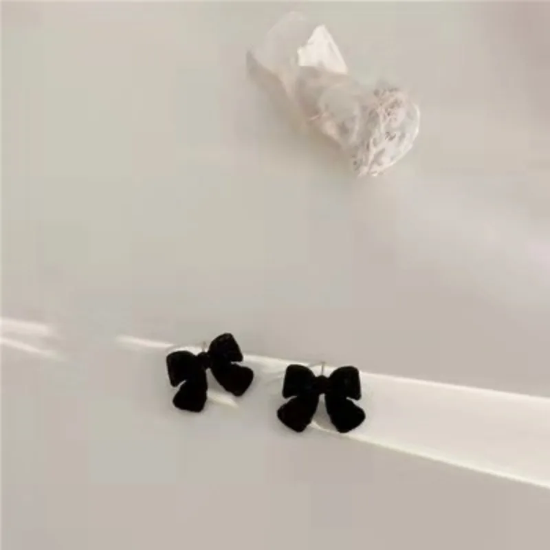 Vintage Black Flocking Earrings Charm Geometric Bowknot Stud Earrings for Women Girls Fashion Unusual Jewelry Ear Accessories