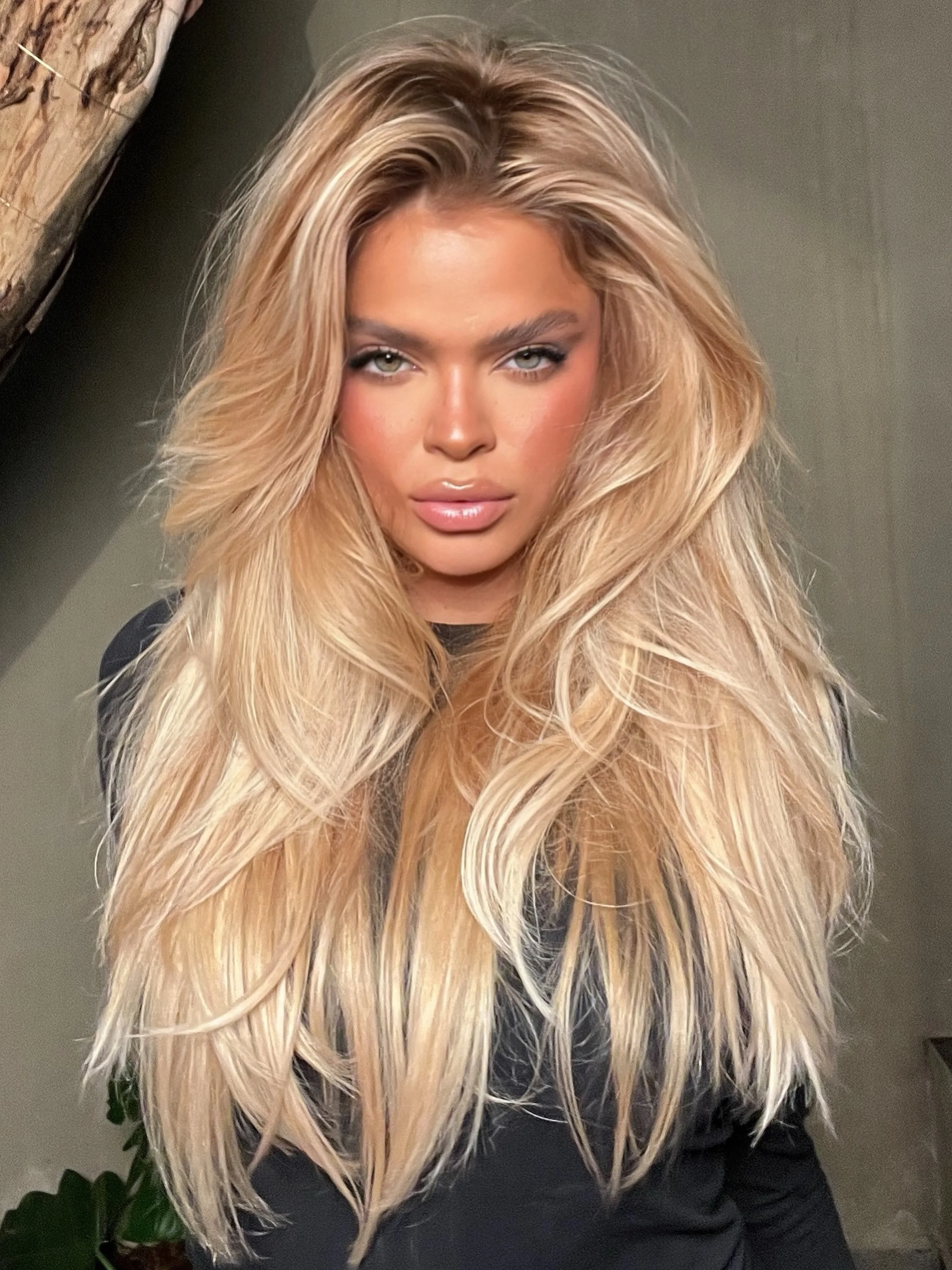 Long Ombre Blonde Wavy Lace Front Wig Comfortable Breathable Cap Natural Looking Wig