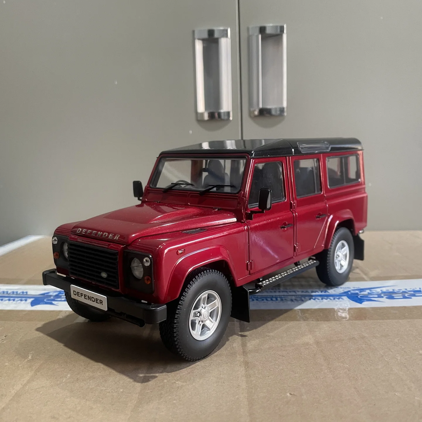 

Масштаб 1:18, литой под давлением сплав, красный Land Rover Defender 110, игрушки для внедорожников, модель автомобиля, классика, ностальгия, подарки для взрослых, сувенир, статический дисплей