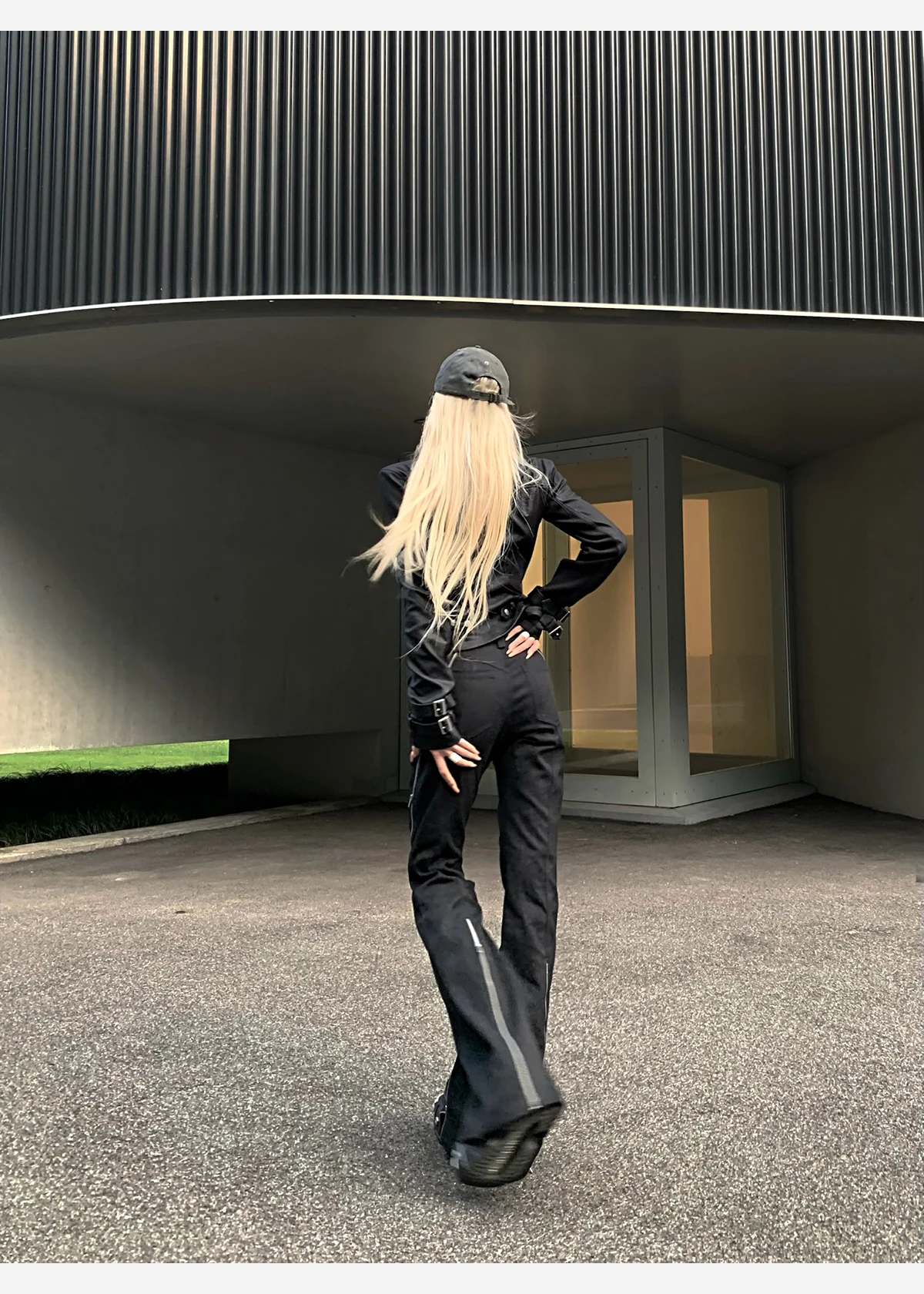 Lautaro Spring Autumn Cool Handsome Short Black Fitted Pu Leather Jacket Women Long Sleeve Zip Up Luxury Designer Clothing 2025