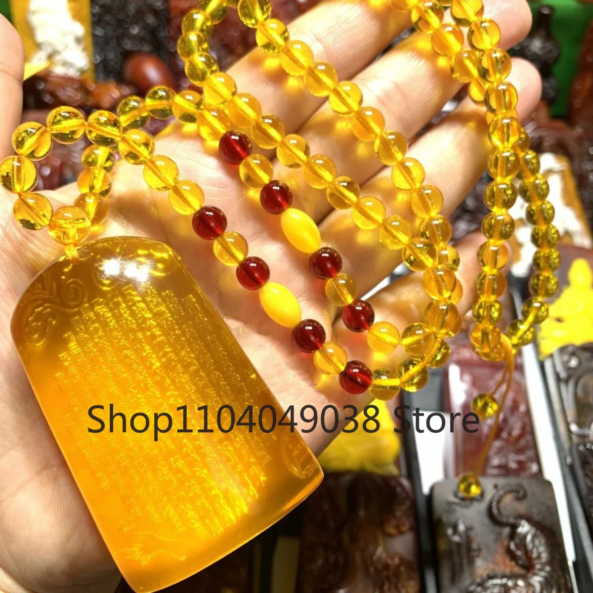 

Натуральный янтарь, резной пчелиный воск, сердце, сутра, золотая перила, Гуаньинь, синяя подвеска в виде перпы, ожерелье Будды, мужские и женские счастливые подвески