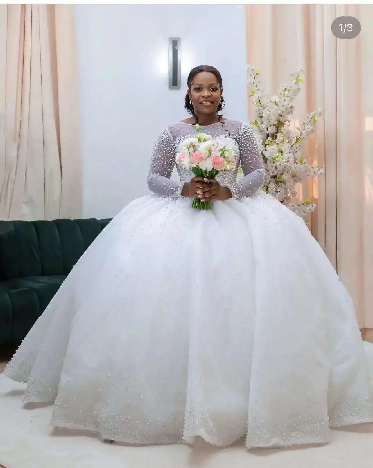 

Customized African Wedding Dress New Long -Sleeved Round Neck Pure White Bead Decoration High Waist Large Trailer Wedding Dress