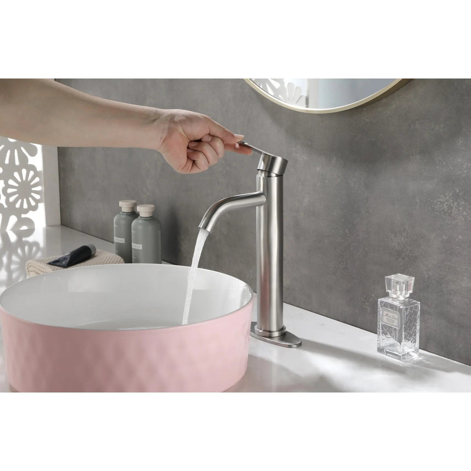 

Bathroom Sink Faucet Single Hole Single Handle Bathroom Faucet Vanity Faucet Modern RV Faucet Deck Mount 1 Hole or 3 Holes