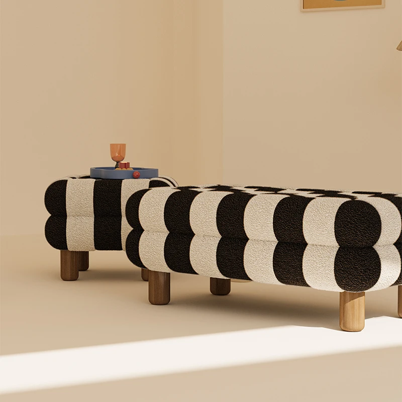 ミニマリストなクリーミーなロースツール - 寝室、メイクアップ、玄関、靴の交換のためのスタイリッシュなチェック柄デザイン 北欧家具