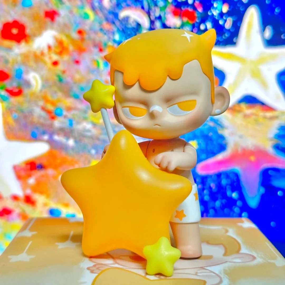 لعبة دمية على شكل شخصية من كوبو سبيس، معرض كول بوي PTS، مجموعة ألعاب مصممة خاصة حصريًا، ديكور فني #3