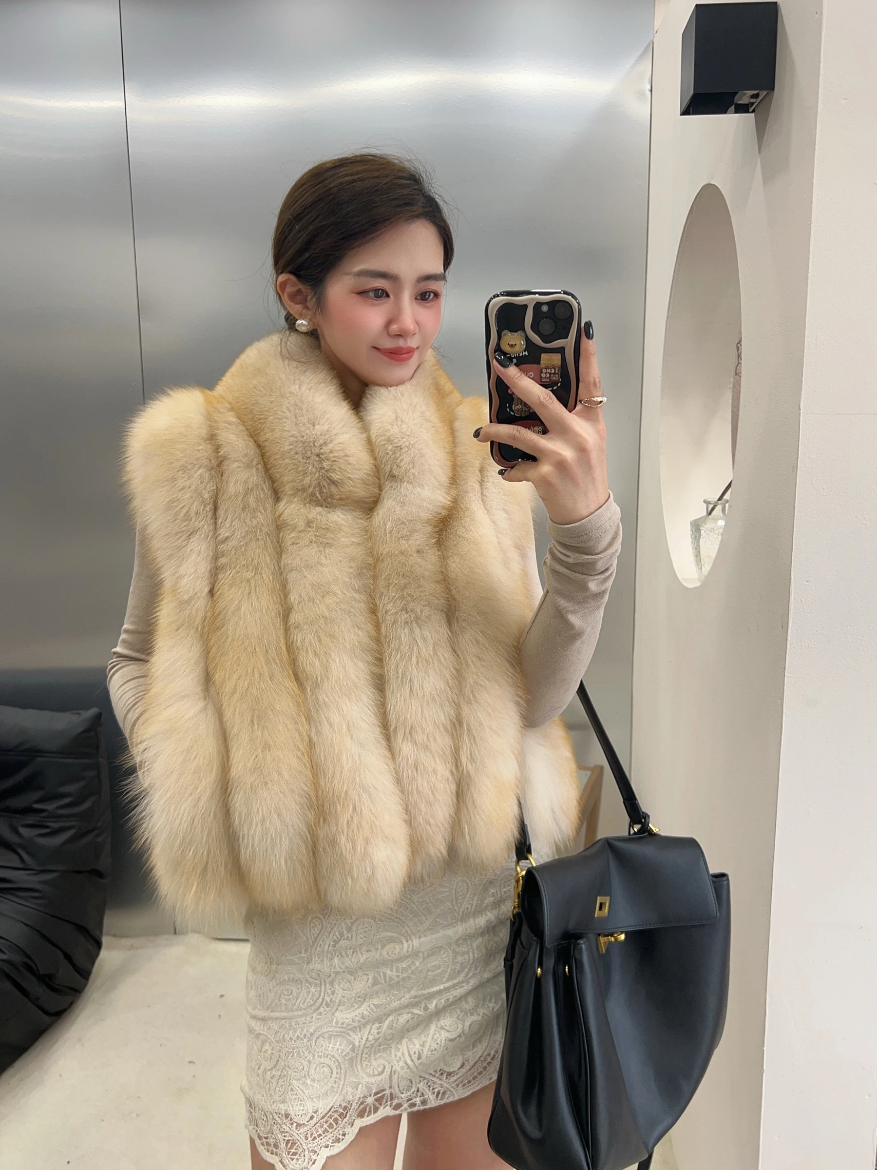 (Fox Beauty) سترة شتوية جديدة لعام 2025 من فراء الثعلب الصغير سترة علوية للتخسيس بشريط عمودي للنساء