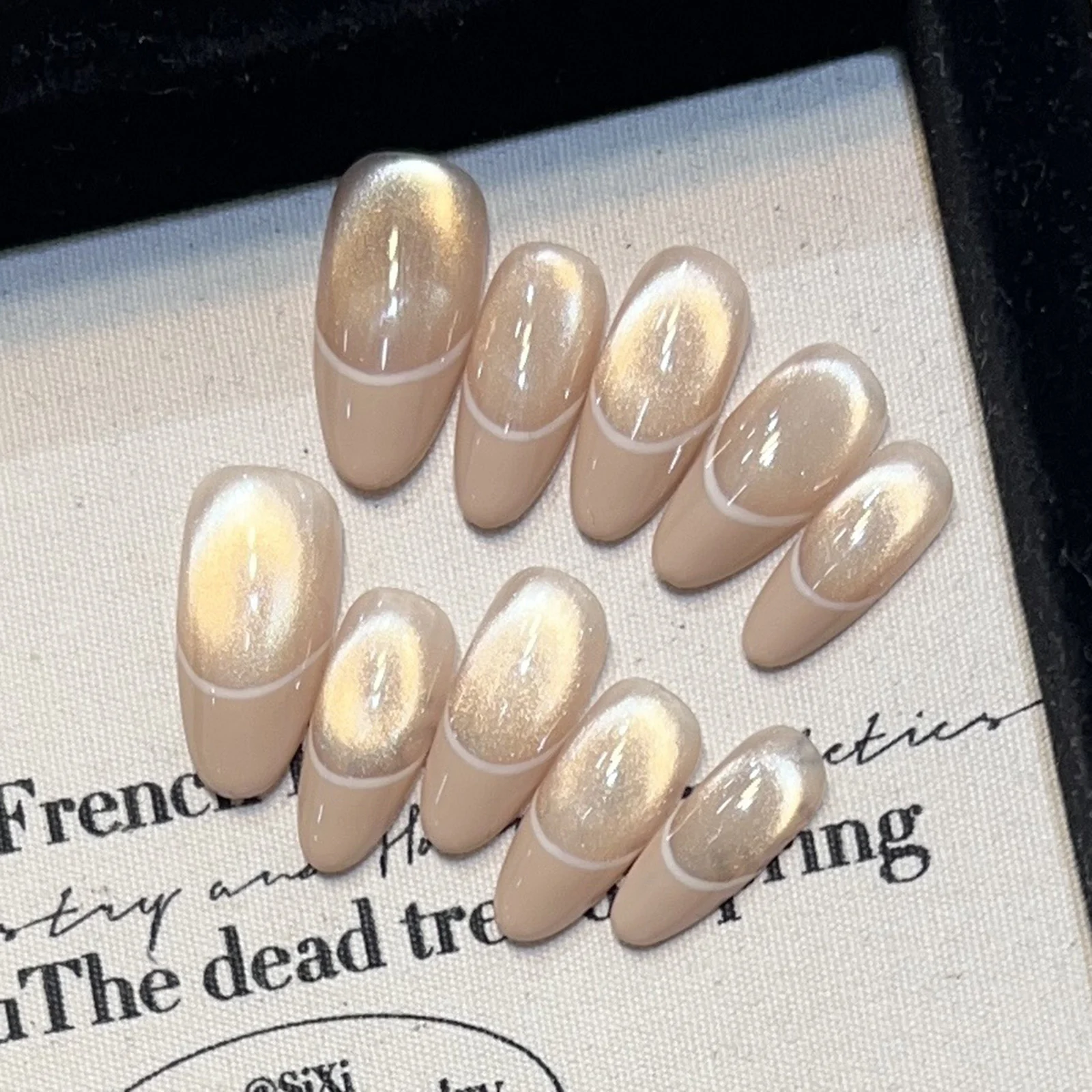 10pcs French Tips Cat Eyes Press on Nails Nude Base Short Oval False Nails for Women Daily Wear