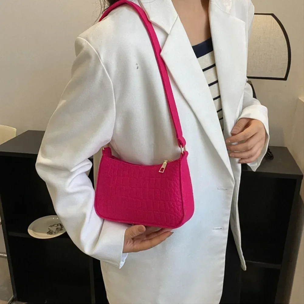 

Fashion Felt Shoulder Bags for Women Women's Subaxillary Bag Design Advanced Texture Armpit Handbags Purses Saddle Bag