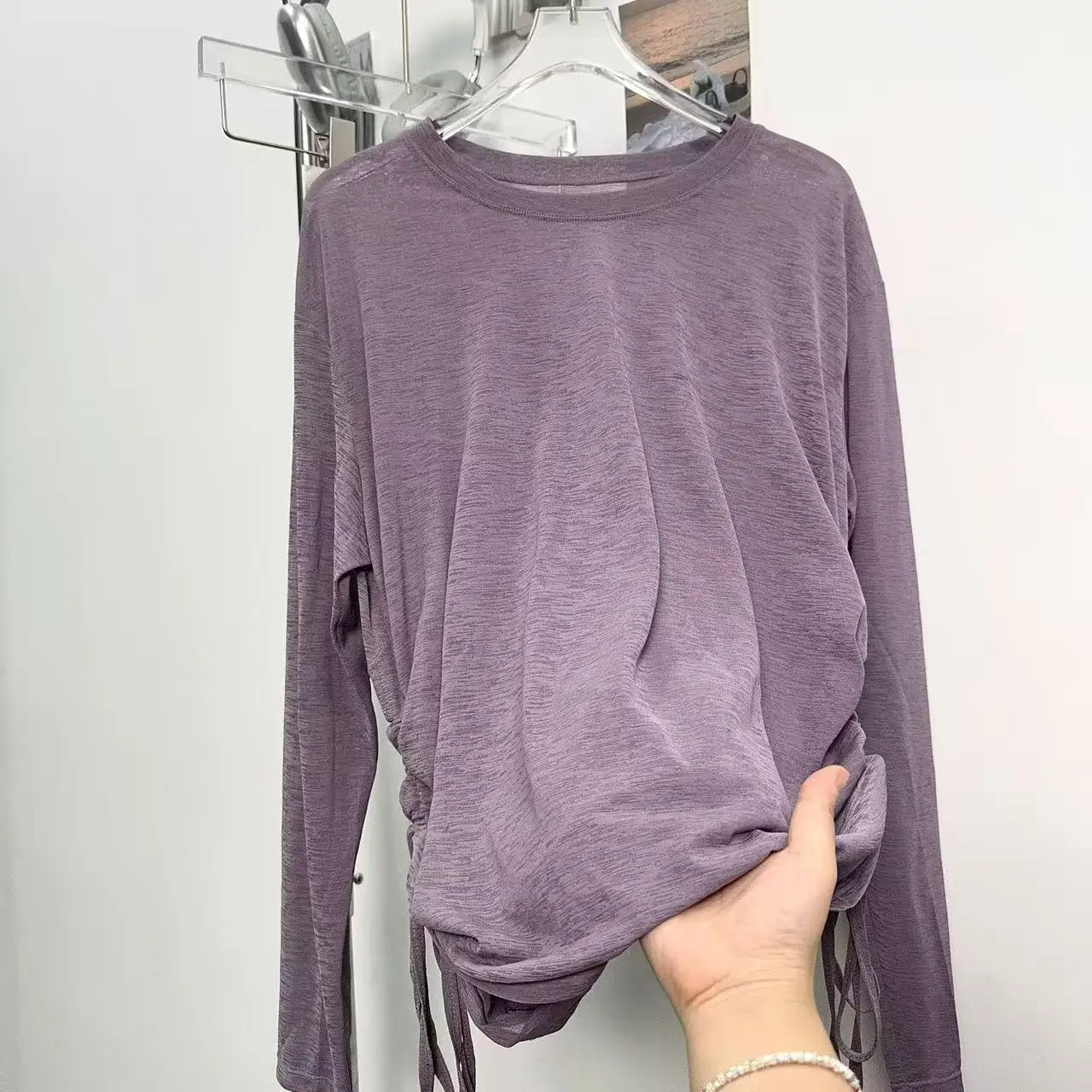 Slub-Garn Sport-T-Shirt Gym Fitness Bluse mit Kordelzug Plissierte Bluse Training Pilates Professionelle Fitnesskleidung Yoga Langarm – Detail 13