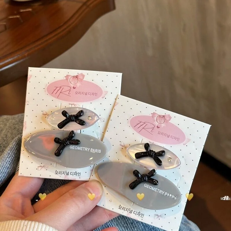presilhas-de-cabelo-borboleta-cinza-com-laco-presilhas-simples-e-personalizadas-para-franja-feminina-presilhas-laterais-bic