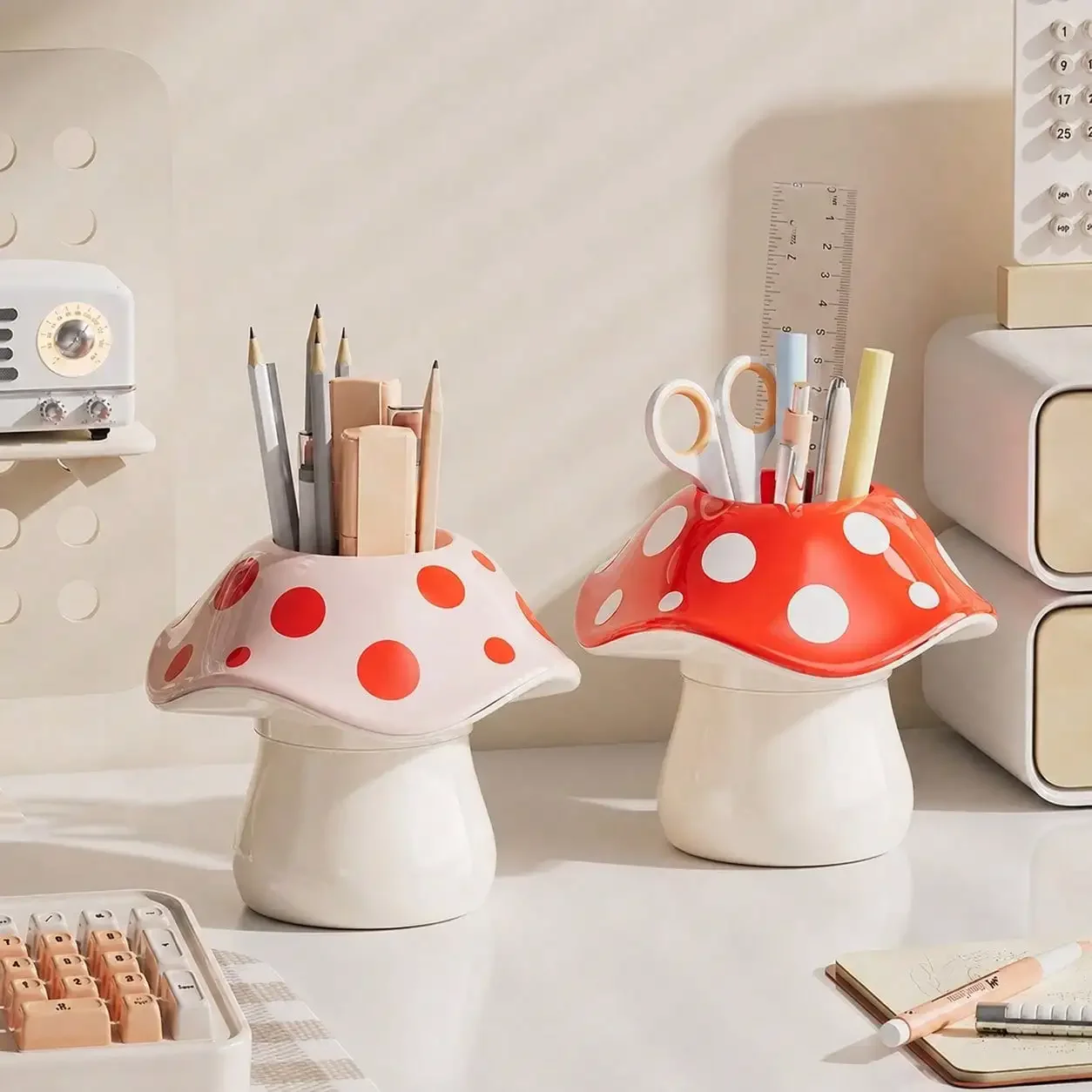 Portalápices Estético con Forma de Hongo en Tonos Pastel, Accesorio de Escritorio Bonito, Organizador de Papelería, Suministros de Oficina Funcionales, Almacenamiento Elegante para Herramientas de Escritura, Decoración, Elementos Esenciales Minimalistas para el Escritorio, Diseño Único, Idea de Regalo, Decoración Estética para Oficina, Accesorios para el Espacio de Trabajo Diario