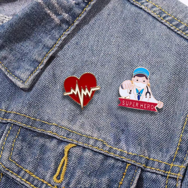 Broche de estetoscopio de corazón para médicos, enfermeras creativas, broche de flores para el pecho, accesorios de ropa al por mayor