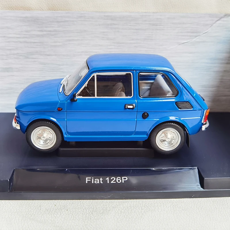 1:18 Scale FIAT 126P Car Simulation Alloy Car Model Diecast Toy Collectible